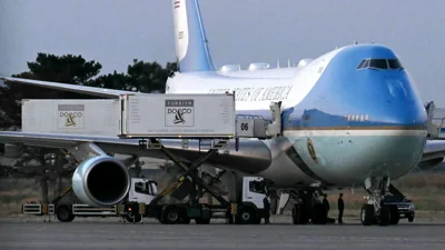 Из-за угроз Ирана Трамп улетел из Анкары на другом самолете, воспользовавшись фургоном с бортовым питанием