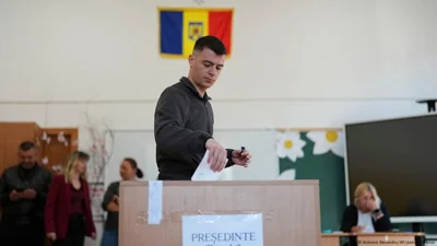 Мэр Бухареста побеждает на выборах президента Румынии
