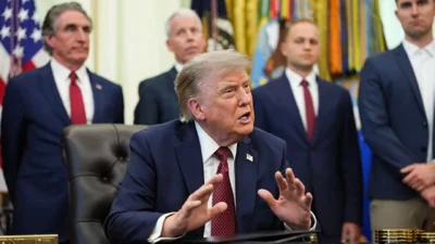 Трамп приостановил новые удары по Ирану после почти двух недель атак из-за сокращения ракет ПВО и стремления заключить соглашение с Тегераном,