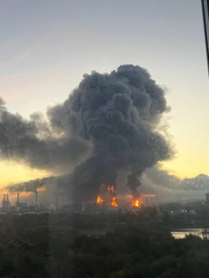 Москва и Подмосковье подверглись массированной атаке беспилотников. Погибли два человека, повреждён НПЗ в Капотне