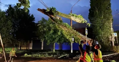 Из-за урагана в Ростовской области один человек погиб, 13 получили ранения. Задерживаются 90 поездов