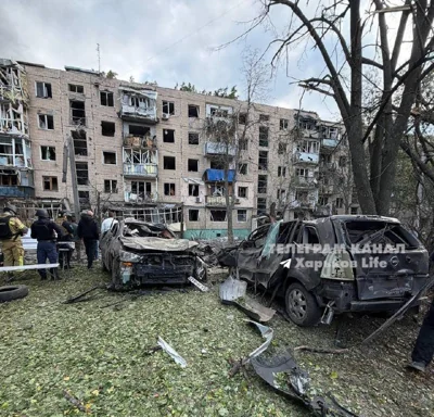 В Харькове в результате атаки авиабомбами погибли три человека и 39 человек пострадали, повреждены жилые дома, горят складские помещения, сообщают местные власти