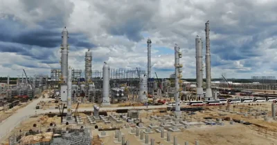Пять человек погибли при взрыве на Амурском газохимическом комплексе. Жители жаловались на запах газа почти две недели до ЧП, а само предприятие штрафовали за нарушение безопасности