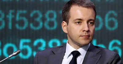 «Самого молодого министра в истории России» обвинили в создании финансовой пирамиды, жертвами которой стали 8 тысяч россиян. Он скрывается в Эмиратах