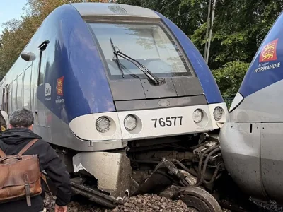 44 человека пострадали в результате схода с рельсов пассажирского поезда во Франции — власти подозревают диверсию