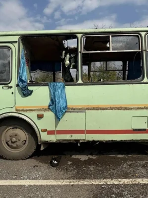Девять человек погибли после удара по автобусу в Луганской области, в Донецке поврежден ТРЦ «Донецк Сити» — СК