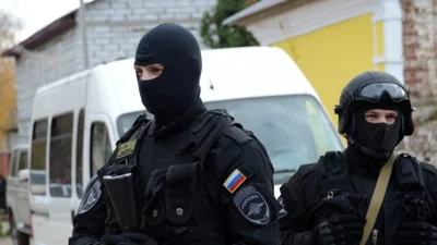 Около ста человек задержали на музыкальном фестивале под Выборгом. Поводом стали якобы "песни в поддержку Украины"
