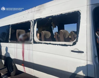 Пять человек погибли, семь ранены ударом беспилотника по автобусу под Никополем