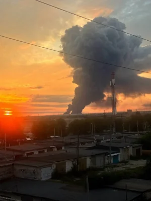Склад Ozon впервые попал под удар украинских дронов, также в Самарской области атакован НПЗ